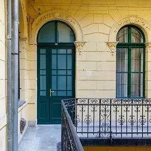 https://jenny-luxury-two-bedrooms-apartment.inbudapesthotels.com